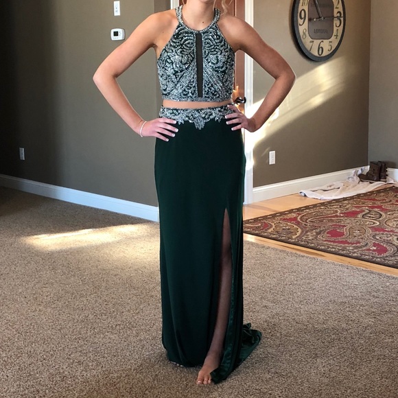 Emerald green prom dress - Picture 2 of 4